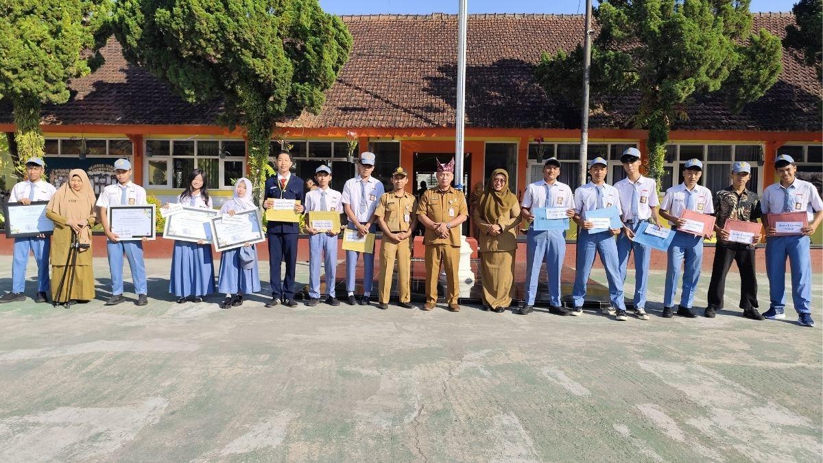 Class Meeting Semester Genap SMKN 1 Bondowoso Resmi Ditutup, Para Juara Terima Hadiah